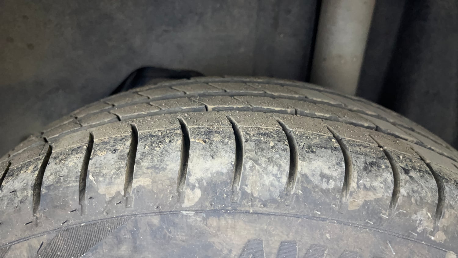 Used 2016 Ford Figo Aspire Titanium 1.2 Ti-VCT Petrol Manual tyres LEFT REAR TYRE TREAD VIEW