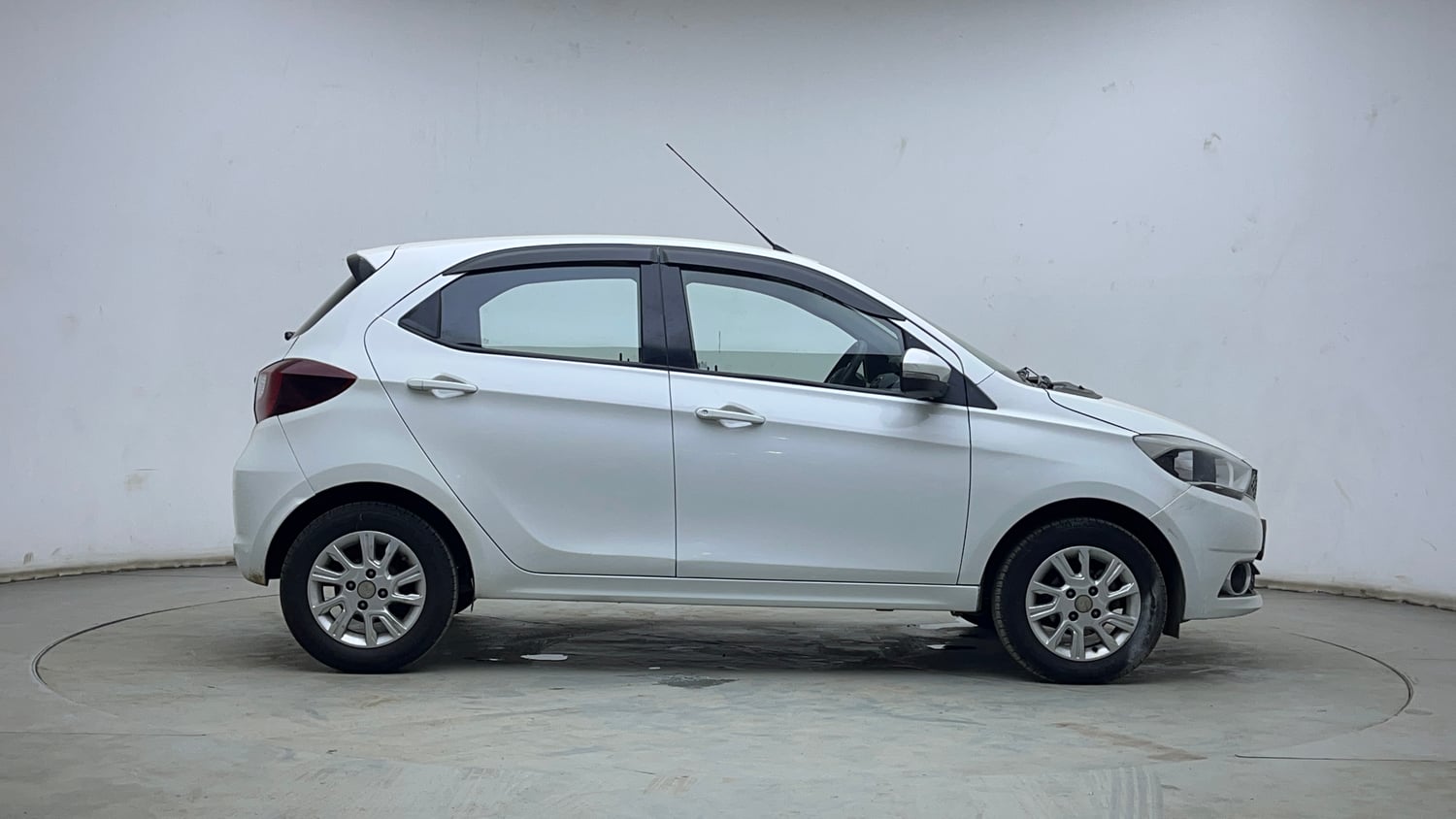 Used 2018 Tata Tiago Revotron XZ Petrol Manual exterior RIGHT SIDE VIEW