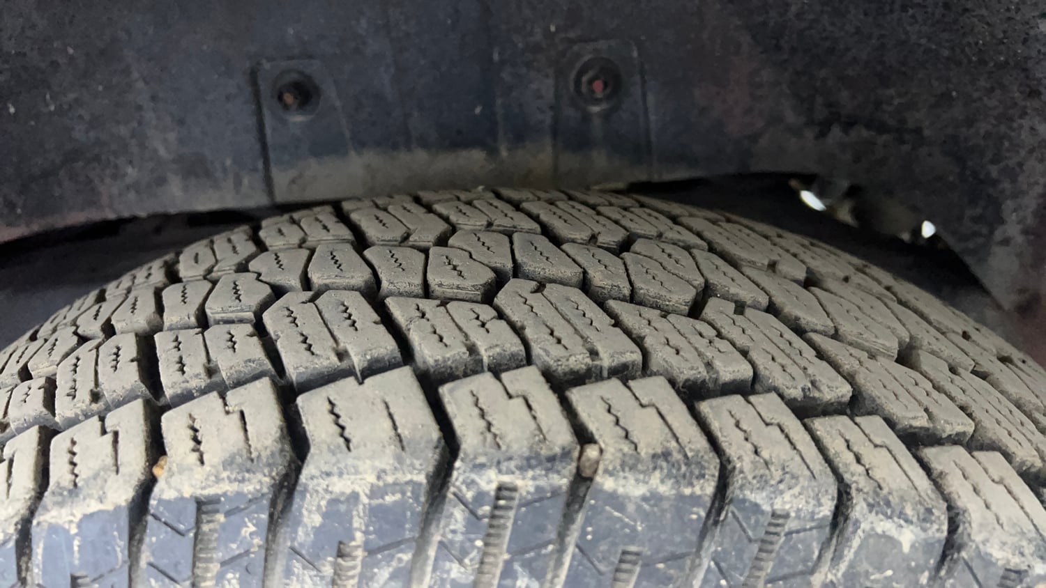 Used 2017 Mahindra TUV300 T8 mHAWK100 Diesel Manual tyres LEFT REAR TYRE TREAD VIEW
