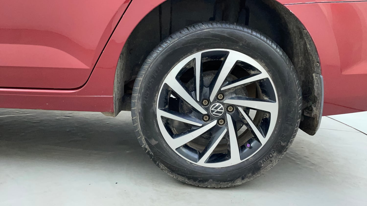Used 2022 Volkswagen Virtus Topline 1.0 TSI MT Petrol Manual tyres LEFT REAR TYRE RIM VIEW