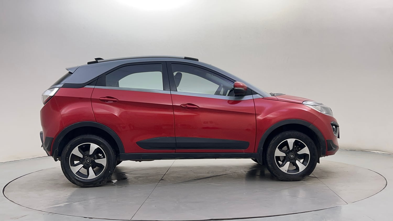 Used 2019 Tata Nexon XZA Plus Petrol Dual Tone Petrol Automatic exterior RIGHT SIDE VIEW