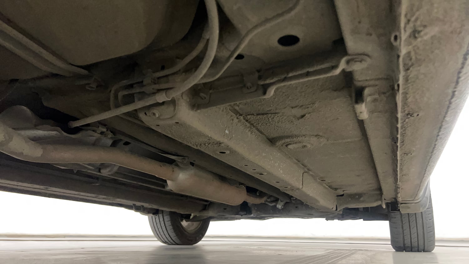 Used 2016 Maruti Suzuki Ciaz ZXI+ AT Petrol Automatic extra REAR RIGHT UNDERBODY VIEW