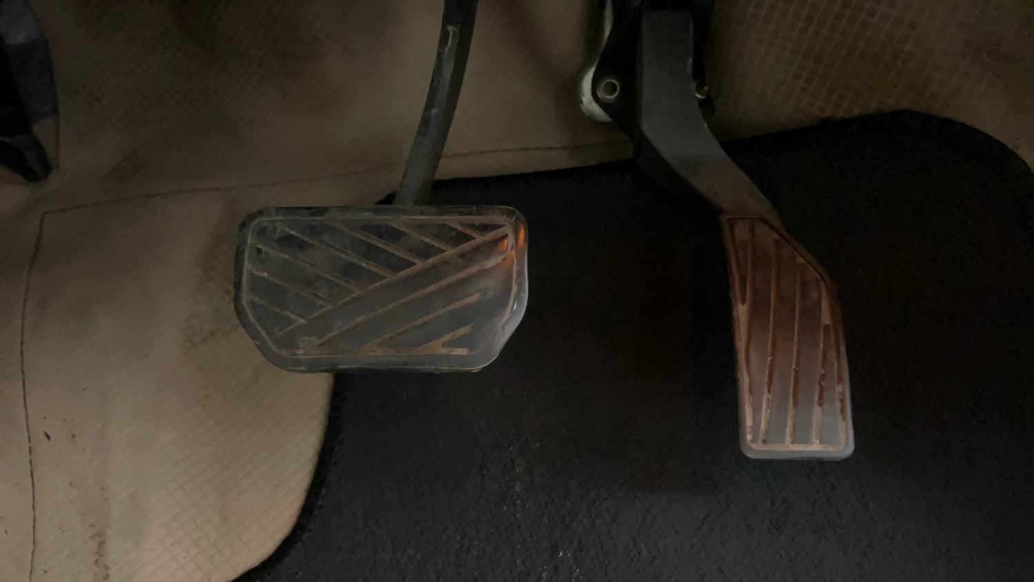 Used 2016 Maruti Suzuki Ciaz ZXI+ AT Petrol Automatic interior PEDALS VIEW