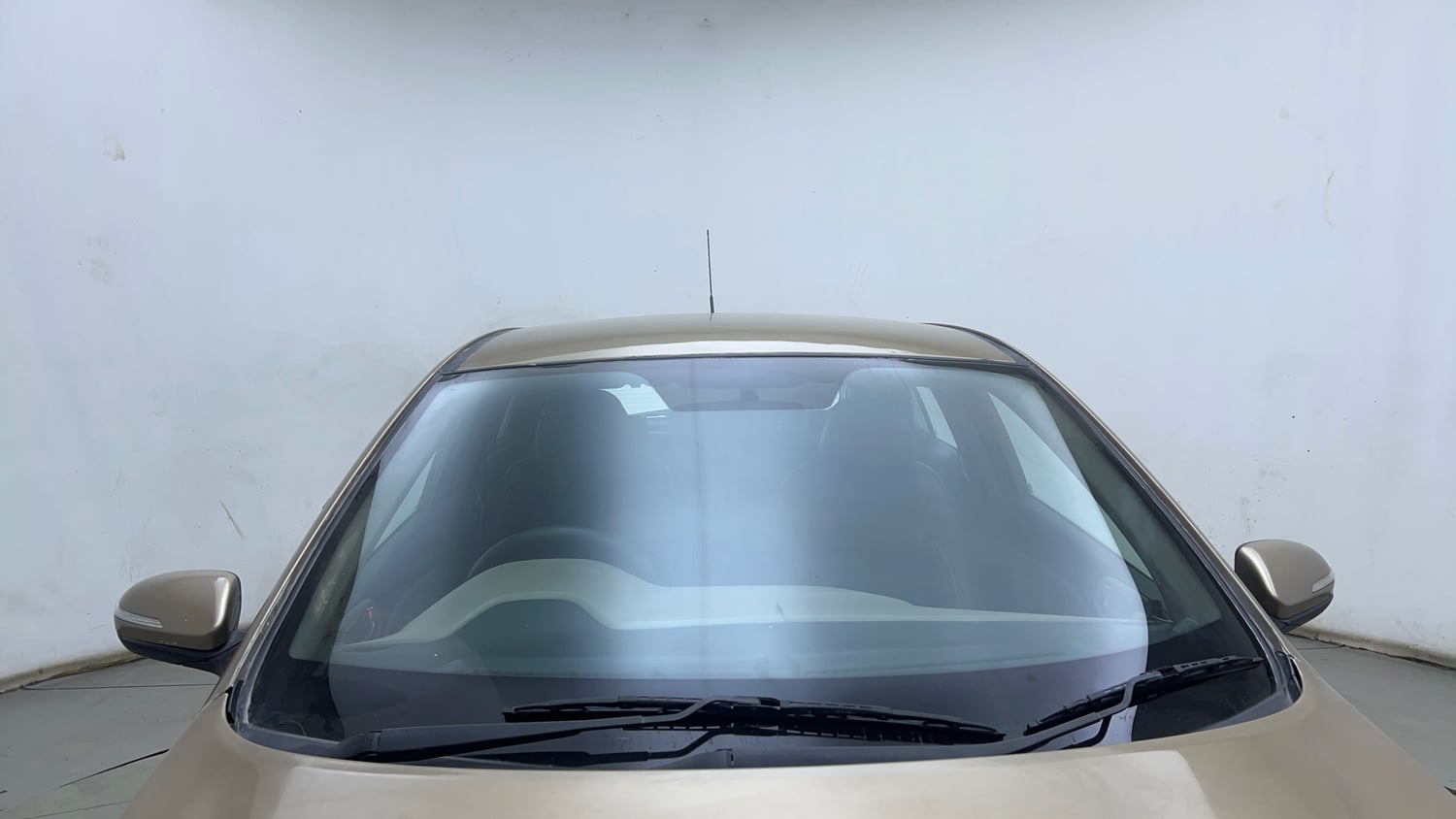 Used 2015 Hyundai Elite i20 Asta 1.4 CRDI Diesel Manual exterior FRONT WINDSHIELD VIEW