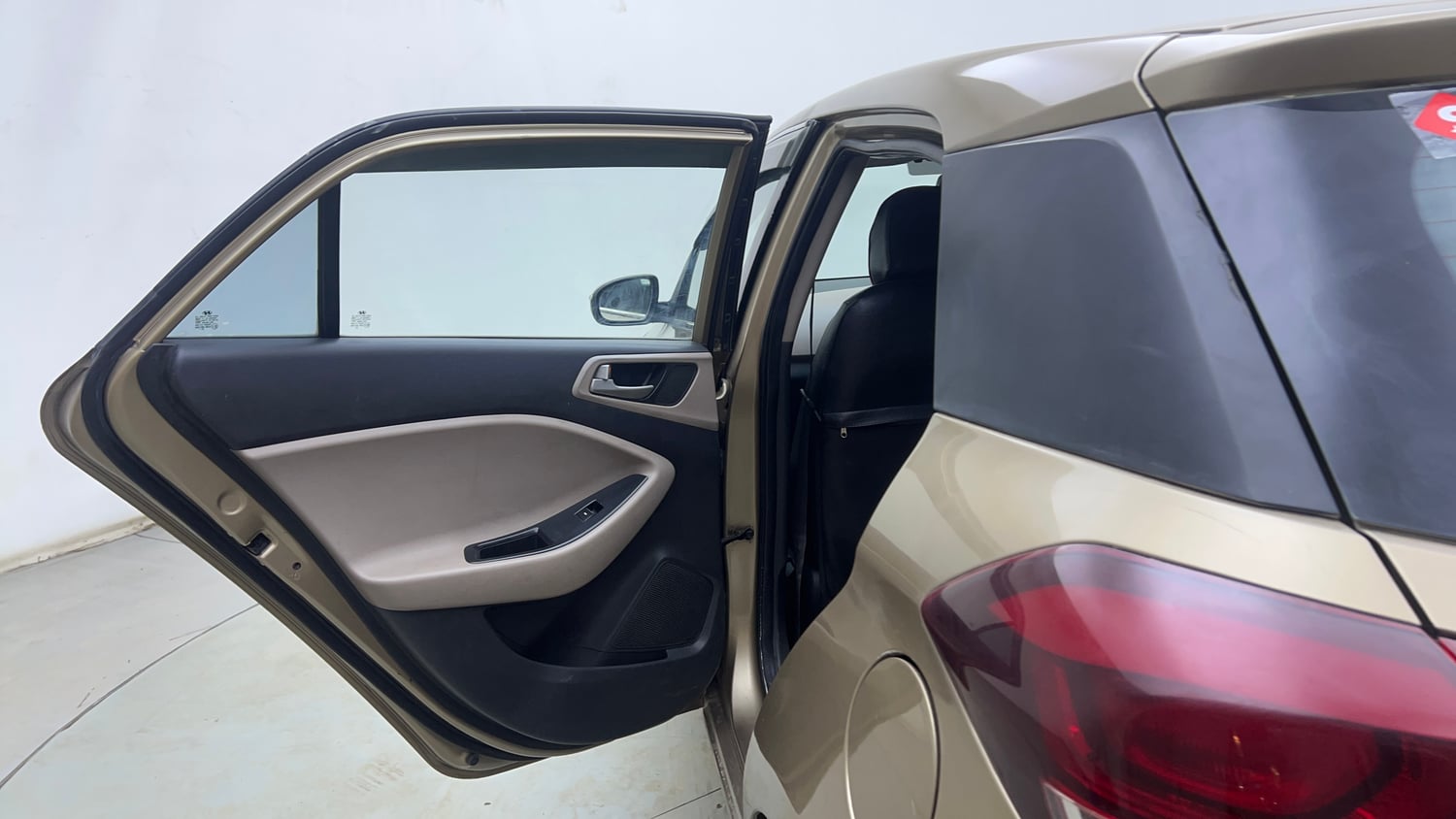 Used 2015 Hyundai Elite i20 Asta 1.4 CRDI Diesel Manual interior LEFT REAR DOOR OPEN VIEW