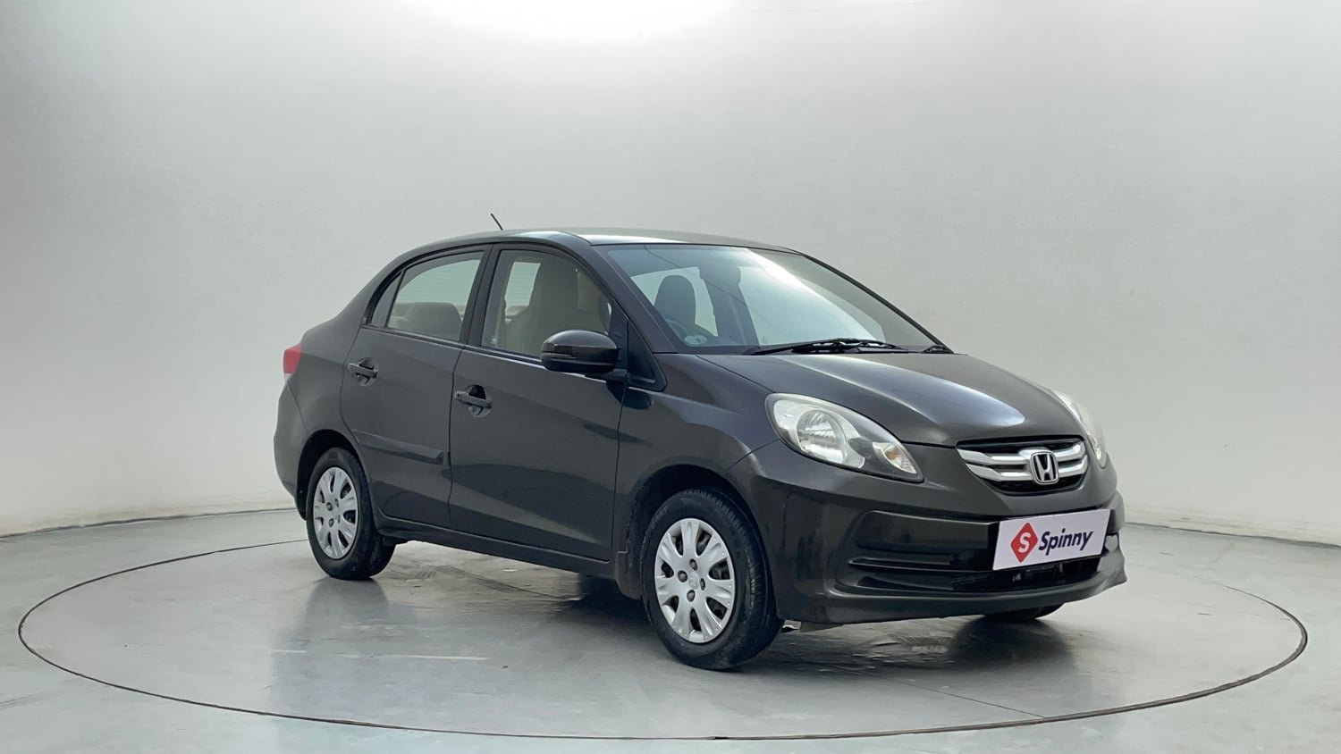 Used 2015 Honda Amaze 1.2 SX i-VTEC Petrol Manual exterior RIGHT FRONT CORNER VIEW