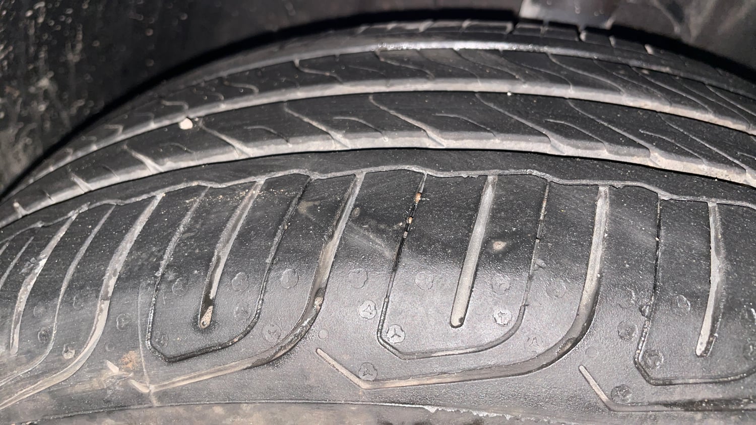 Used 2022 Tata Altroz XZ Plus Petrol Petrol Manual tyres RIGHT FRONT TYRE TREAD VIEW