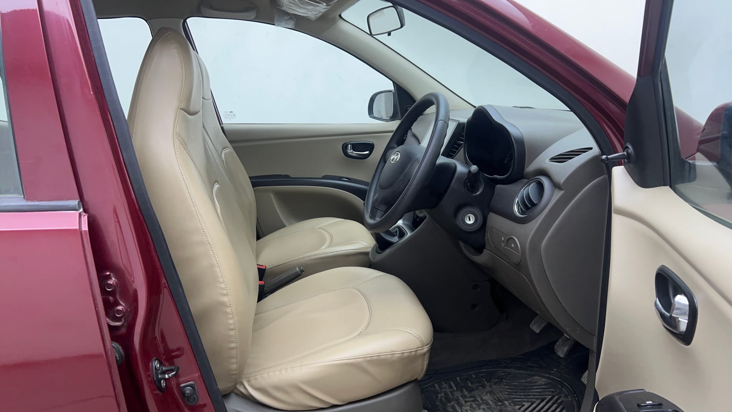 Used 2015 Hyundai i10 Sportz 1.1 iRDE2 Petrol Manual interior RIGHT SIDE FRONT DOOR CABIN VIEW