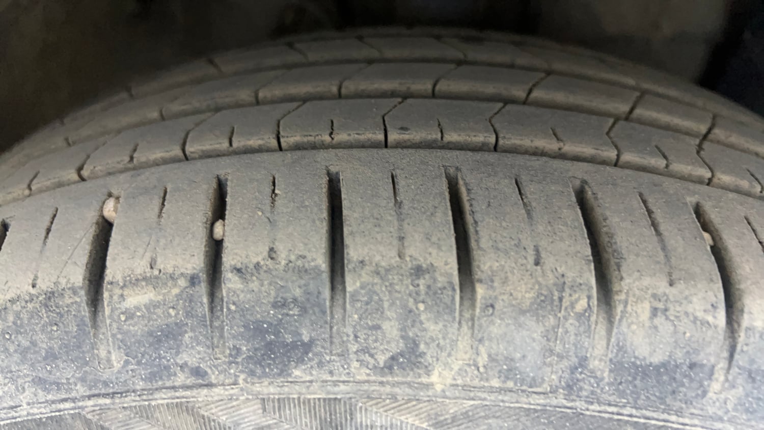 Used 2015 Hyundai Elite i20 Asta 1.4 CRDI Diesel Manual tyres RIGHT FRONT TYRE TREAD VIEW