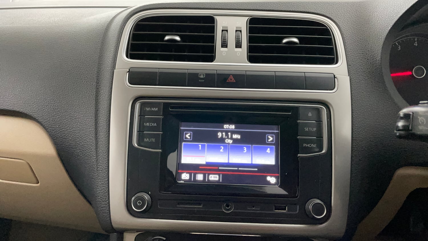 Used 2016 Volkswagen Ameo Highline1.2L (P) Petrol Manual top_features Integrated (in-dash) music system