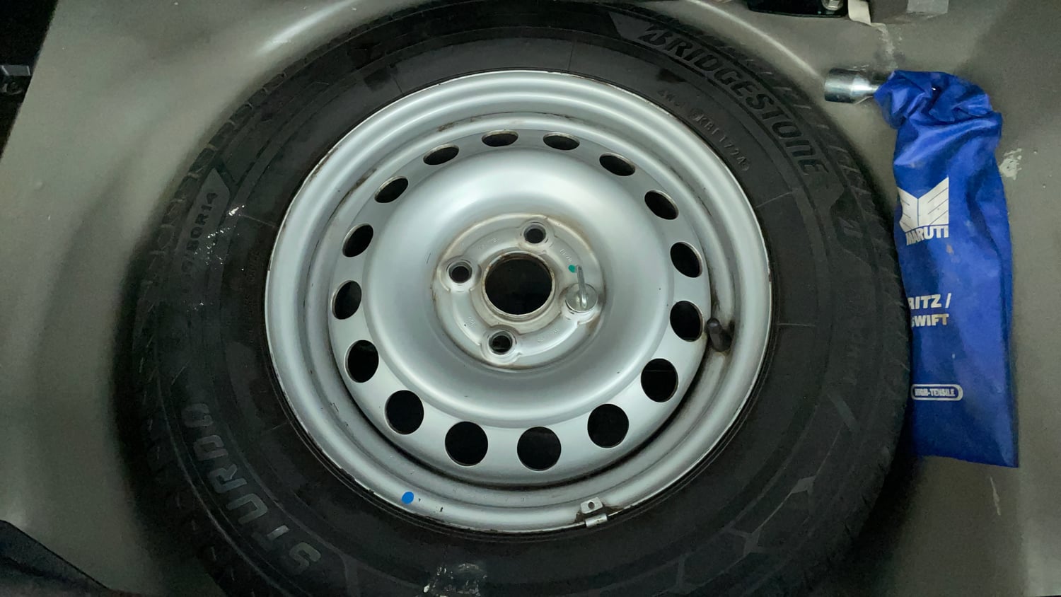 Used 2016 Maruti Suzuki Swift Lxi (O) Petrol Manual tyres SPARE TYRE VIEW