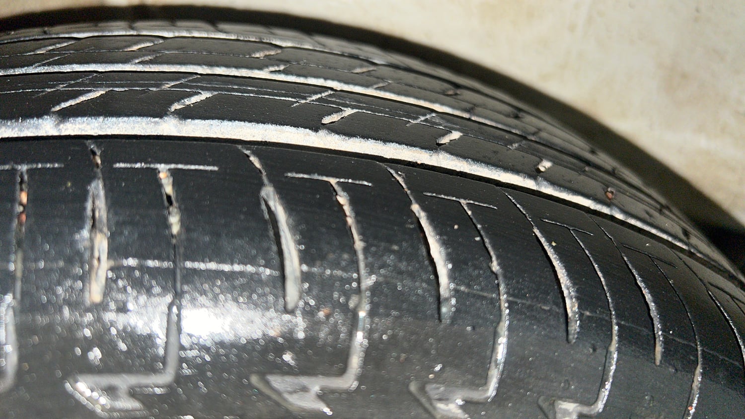 Used 2024 Maruti Suzuki Ignis Zeta 1.2 AMT Petrol Automatic tyres RIGHT REAR TYRE TREAD VIEW