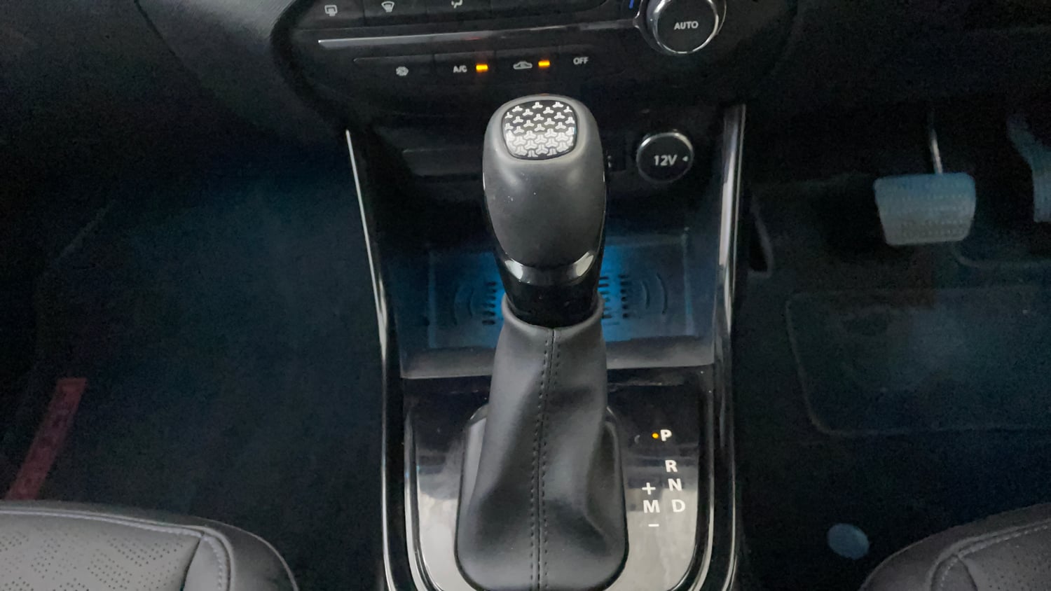 Used 2023 Tata Altroz XZA Plus (S) Dark Edition Petrol Automatic interior GEAR  KNOB VIEW
