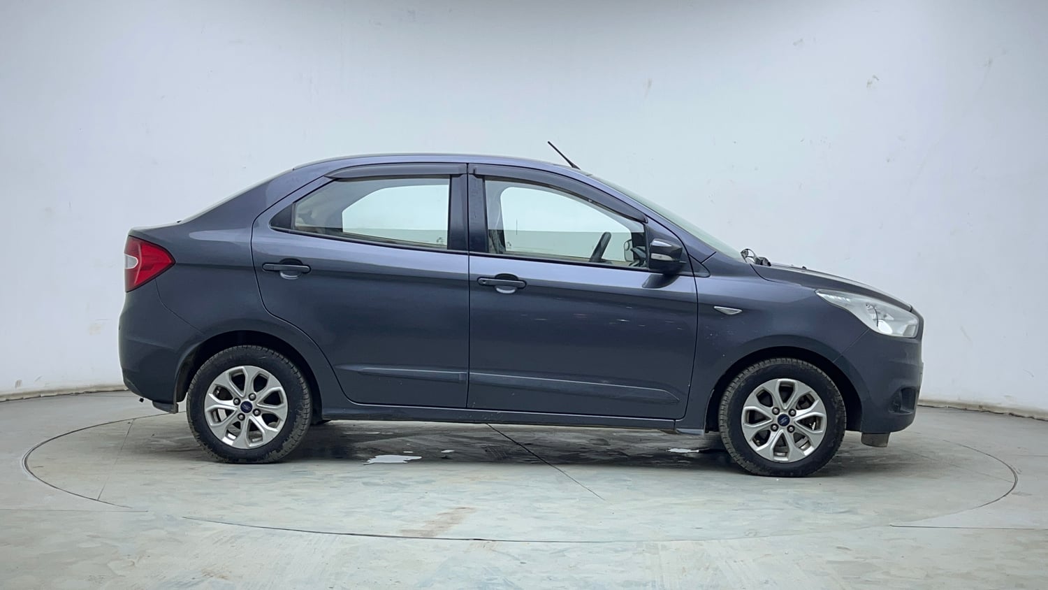 Used 2016 Ford Figo Aspire Titanium 1.2 Ti-VCT Petrol Manual exterior RIGHT SIDE VIEW