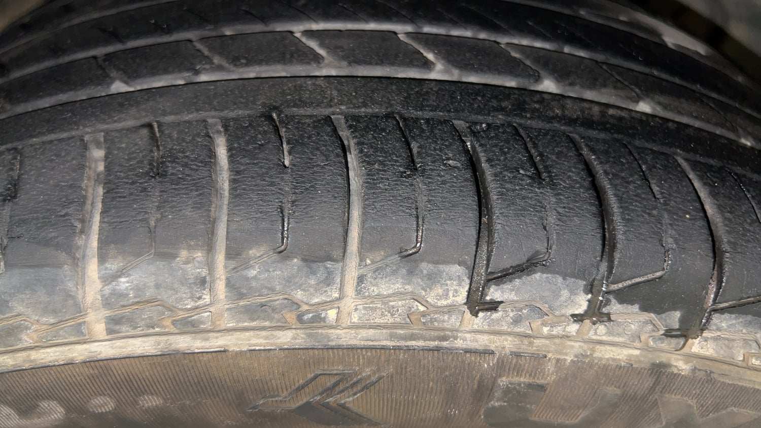 Used 2021 Kia Seltos GTX Plus AT 1.5 Diesel Diesel Automatic tyres LEFT REAR TYRE TREAD VIEW