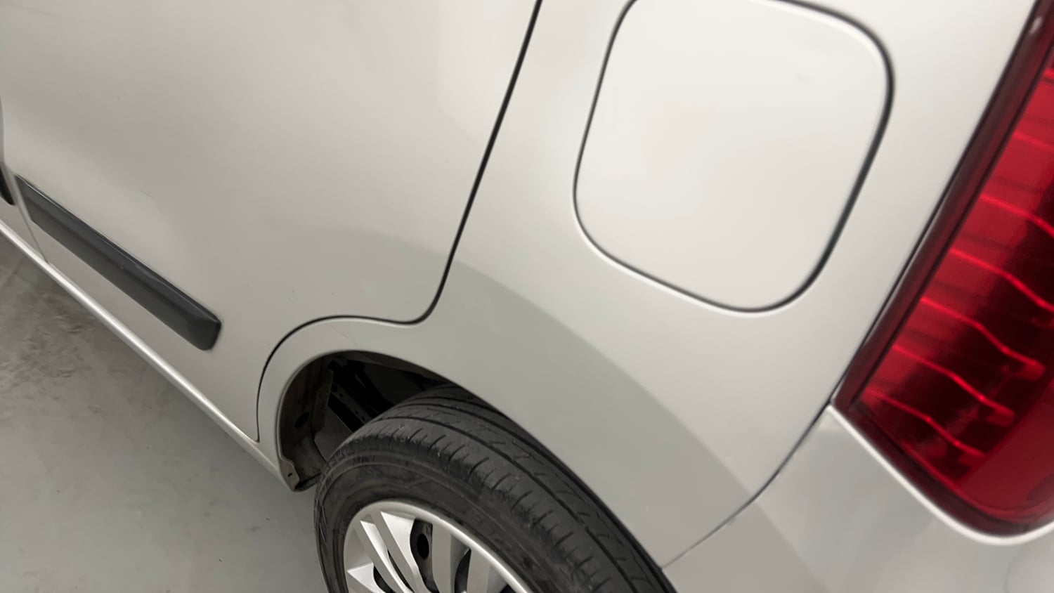Used 2016 Maruti Suzuki Wagon R VXI Petrol Manual dents MINOR SCRATCH