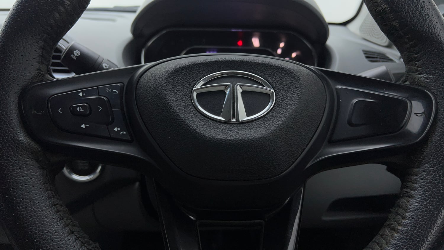 Used 2022 Tata Tigor XZ CNG Cng Manual top_features Airbags