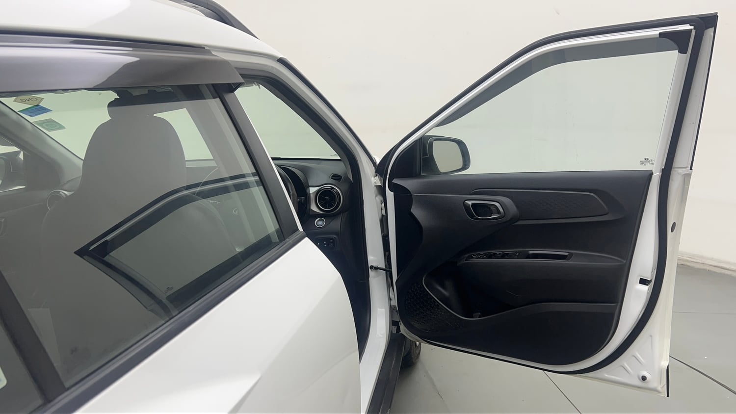 Used 2025 Hyundai Exter SX Tech 1.2 HY-CNG DUO MT Cng Manual interior RIGHT FRONT DOOR OPEN VIEW