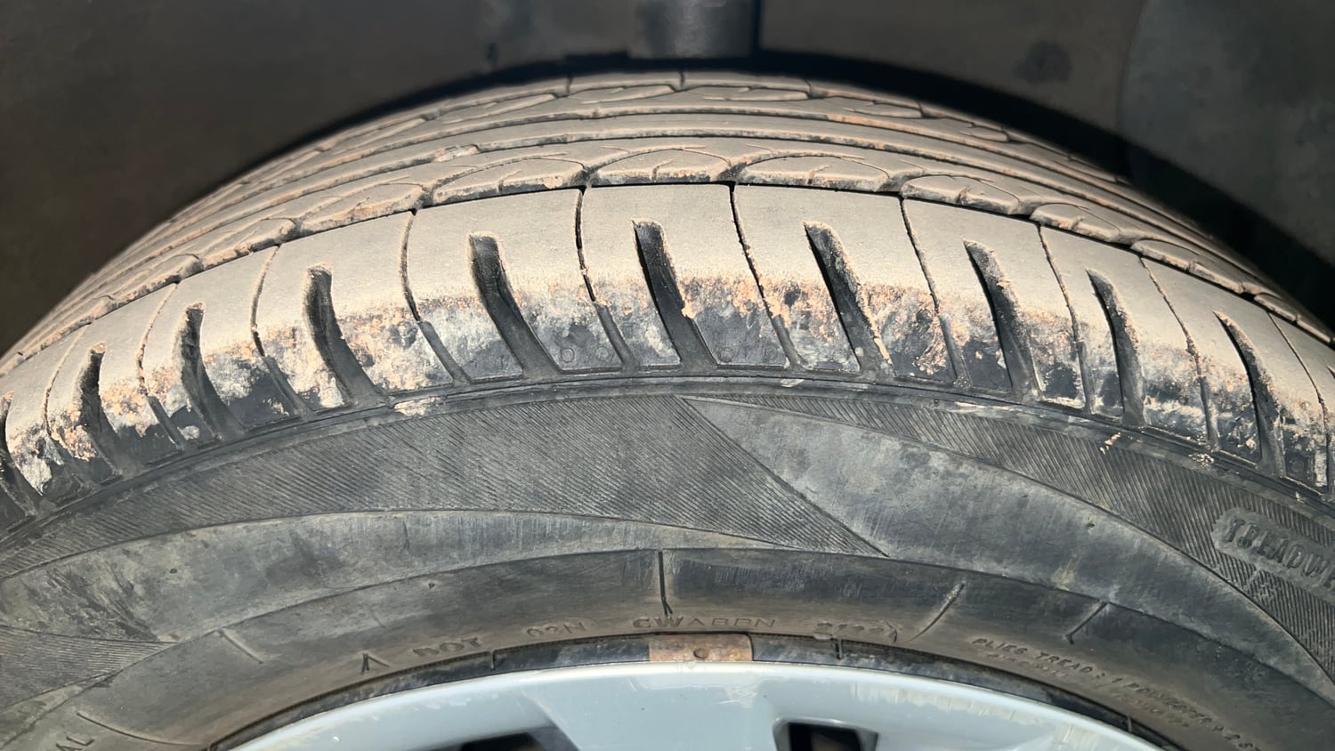 Used 2014 Hyundai Grand i10 Sportz 1.2 Kappa VTVT Petrol Manual tyres RIGHT FRONT TYRE TREAD VIEW