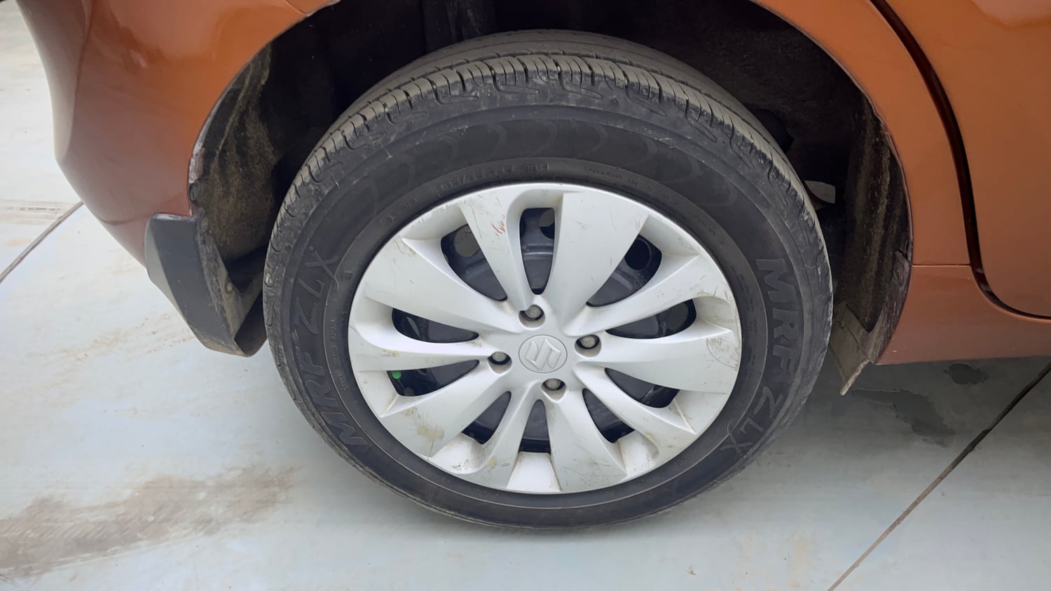 Used 2017 Maruti Suzuki Baleno Delta 1.2 Petrol Manual tyres RIGHT REAR TYRE RIM VIEW
