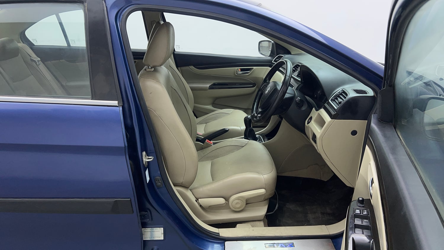 Used 2017 Maruti Suzuki Ciaz Alpha 1.4 MT Petrol Manual interior RIGHT SIDE FRONT DOOR CABIN VIEW