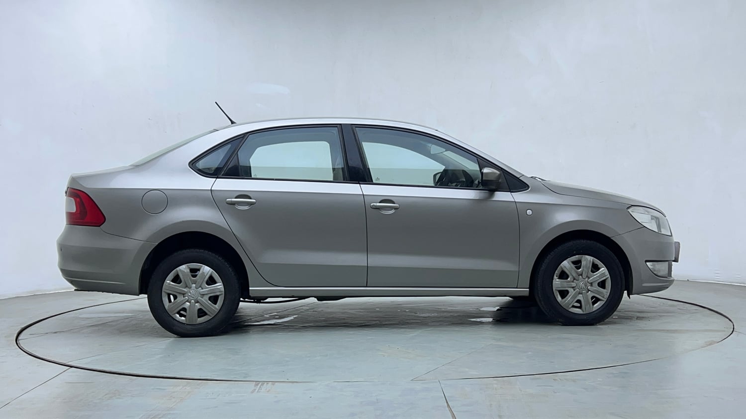 Used 2014 Skoda Rapid 1.6 MPI Ambition Plus Petrol Manual exterior RIGHT SIDE VIEW