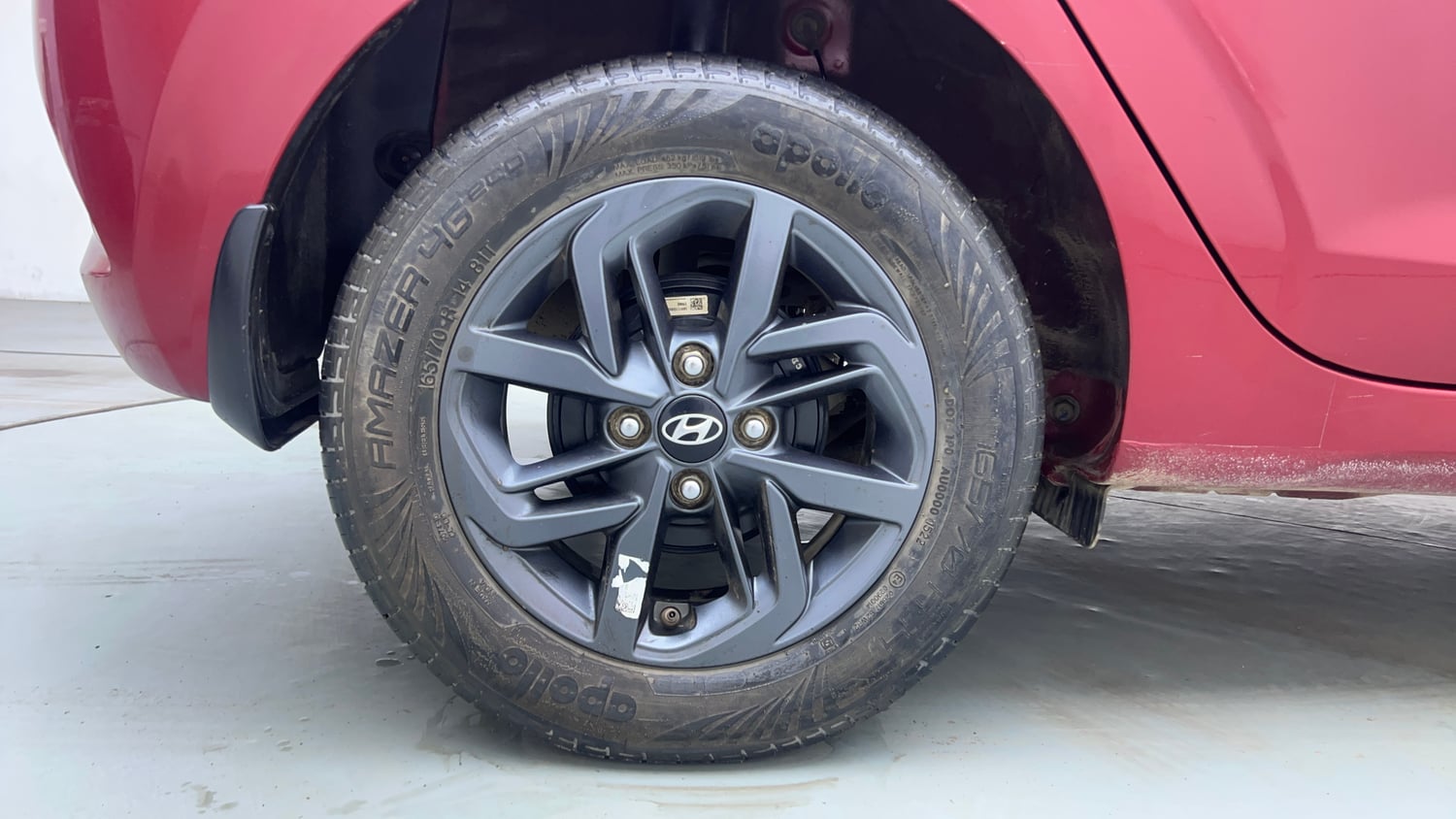 Used 2022 Hyundai Grand i10 Nios Sportz 1.2 Kappa VTVT CNG Cng Manual tyres RIGHT REAR TYRE RIM VIEW