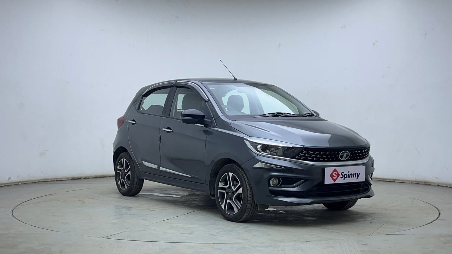 Used 2023 Tata Tiago XZA Plus Petrol Automatic exterior RIGHT FRONT CORNER VIEW