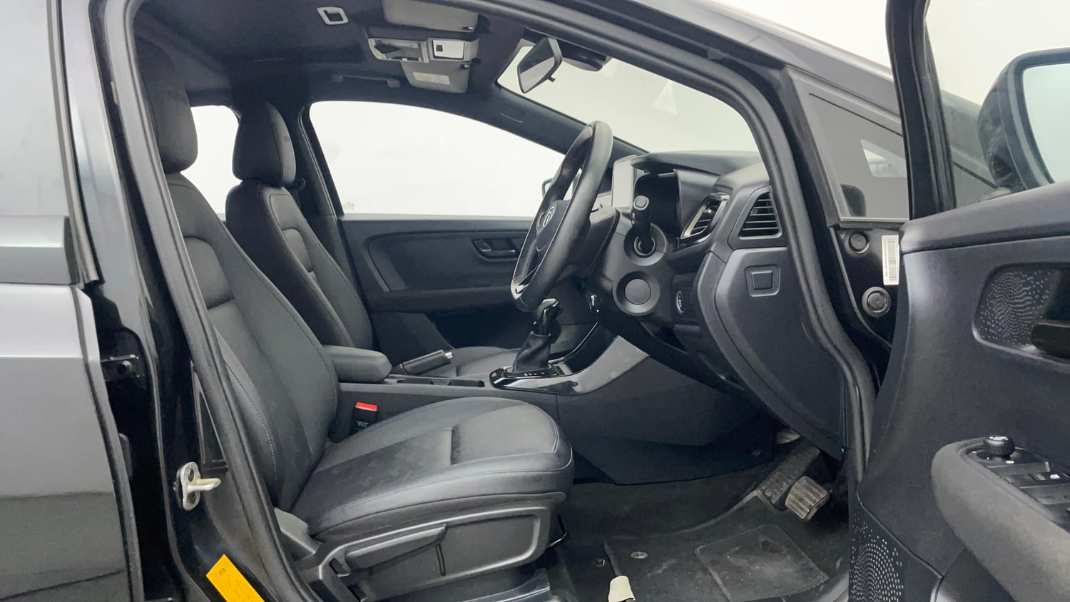 Used 2023 Tata Altroz XZA Plus (S) Dark Edition Petrol Automatic interior RIGHT SIDE FRONT DOOR CABIN VIEW