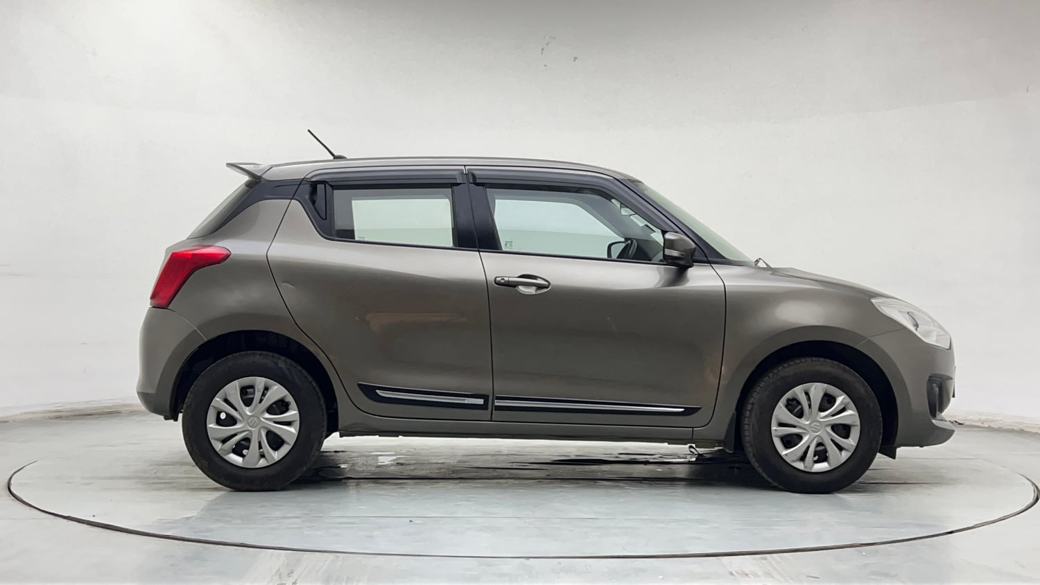 Used 2018 Maruti Suzuki Swift VXi Petrol Manual exterior RIGHT SIDE VIEW