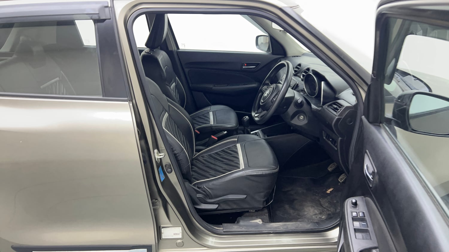 Used 2018 Maruti Suzuki Swift VXi Petrol Manual interior RIGHT SIDE FRONT DOOR CABIN VIEW