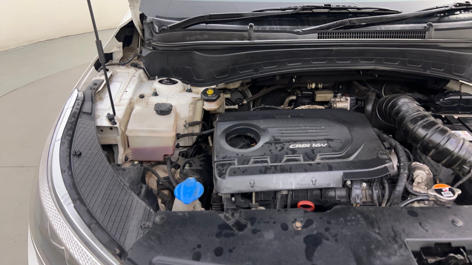 Used 2019 Kia Seltos HTX Plus AT 1.5 Diesel Diesel Automatic engine ENGINE RIGHT SIDE HINGE & APRON VIEW