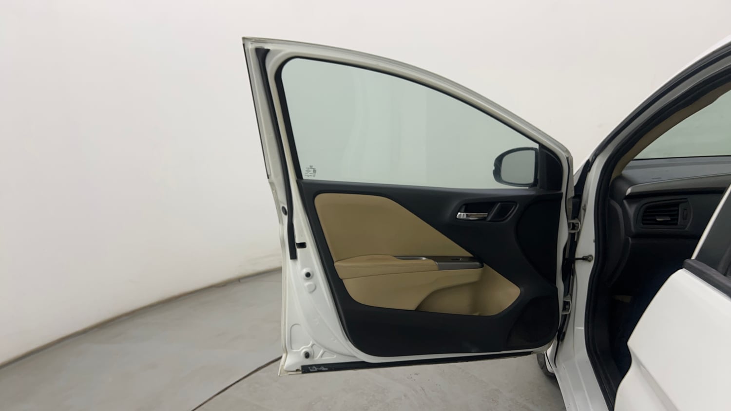 Used 2016 Honda City VX CVT Petrol Automatic interior LEFT FRONT DOOR OPEN VIEW