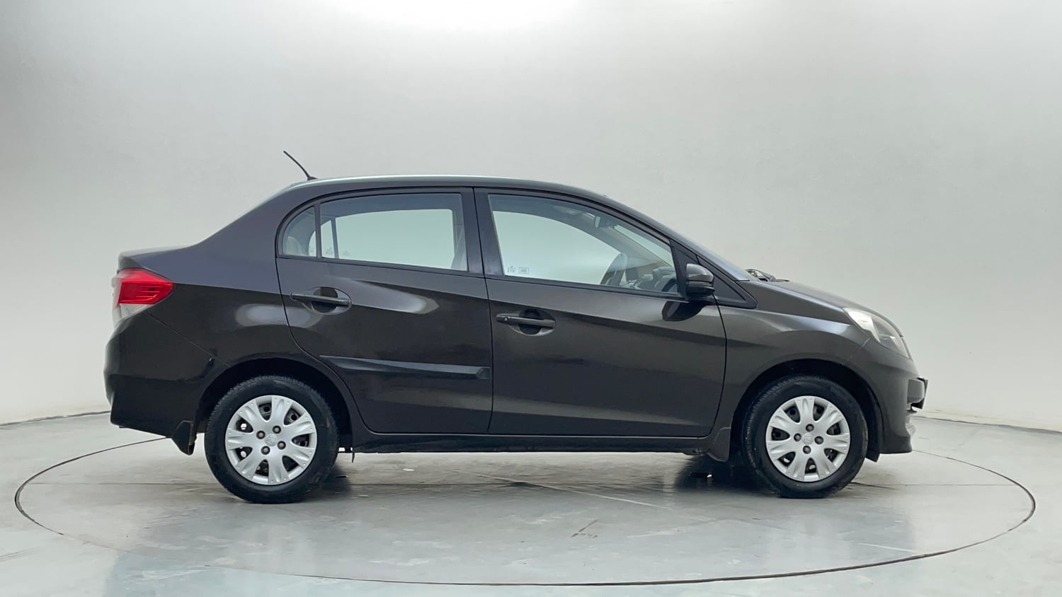 Used 2015 Honda Amaze 1.2 SX i-VTEC Petrol Manual exterior RIGHT SIDE VIEW
