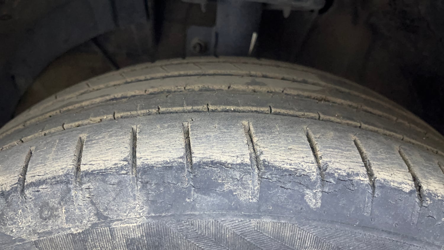 Used 2020 Maruti Suzuki Baleno Zeta Petrol Manual tyres LEFT FRONT TYRE TREAD VIEW