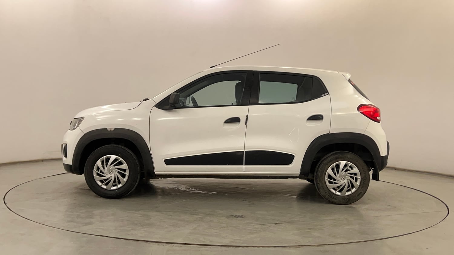 Used 2015 Renault Kwid RXT Petrol Manual exterior LEFT SIDE VIEW