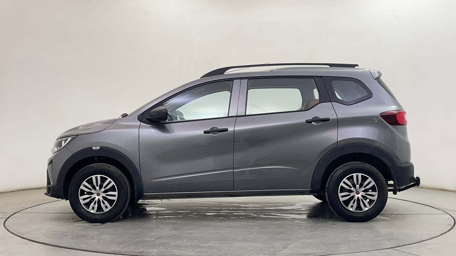Used 2026 Renault Triber Evolution Petrol Manual exterior LEFT SIDE VIEW