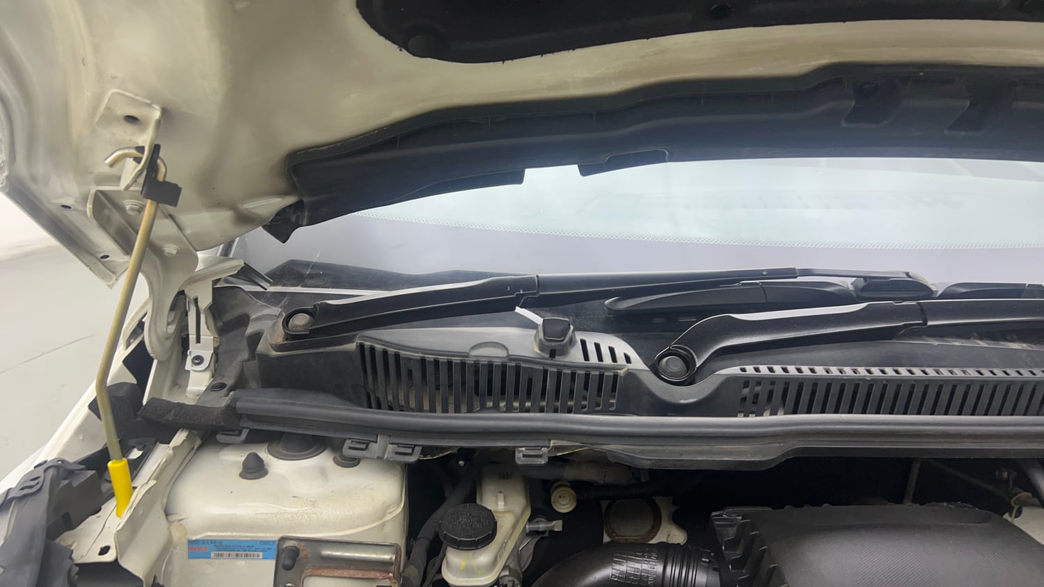 Used 2022 Tata Nexon XZA Plus (O) Petrol Automatic engine ENGINE RIGHT SIDE HINGE & APRON VIEW