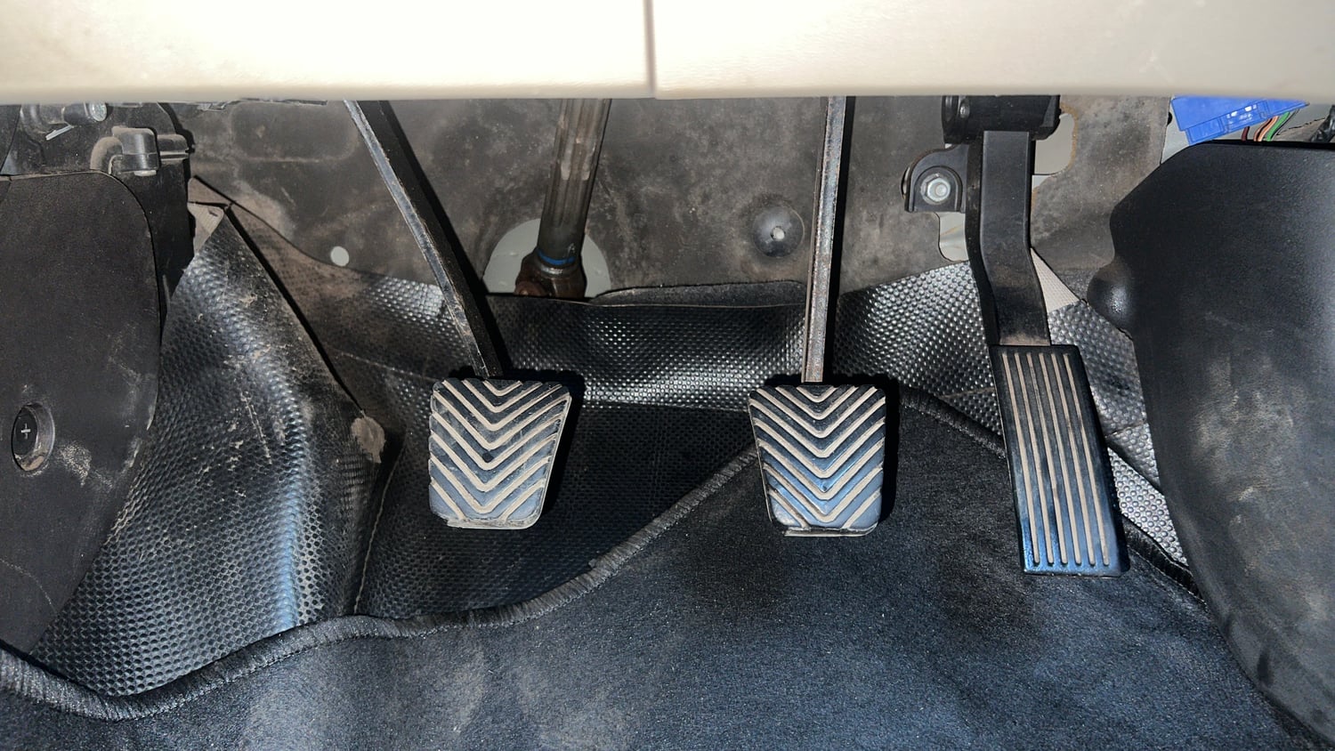 Used 2013 Hyundai i20 Magna 1.2 Petrol Manual interior PEDALS VIEW