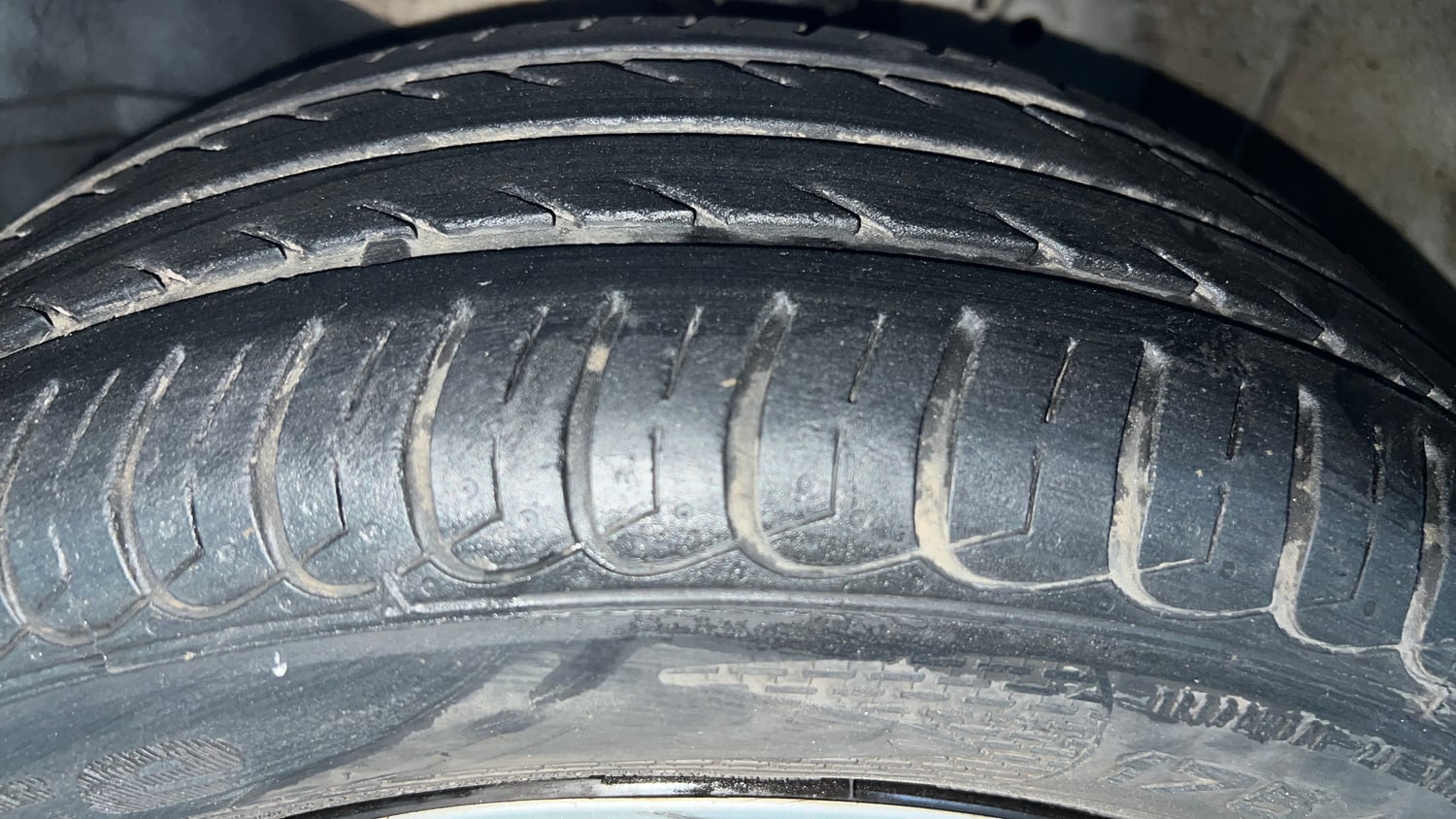 Used 2014 Honda Amaze 1.2 S i-VTEC Petrol Manual tyres LEFT FRONT TYRE TREAD VIEW