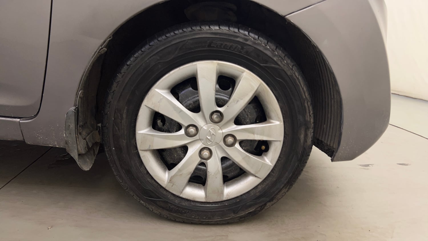 Used 2012 Hyundai Eon Magna + Petrol Manual tyres RIGHT FRONT TYRE RIM VIEW