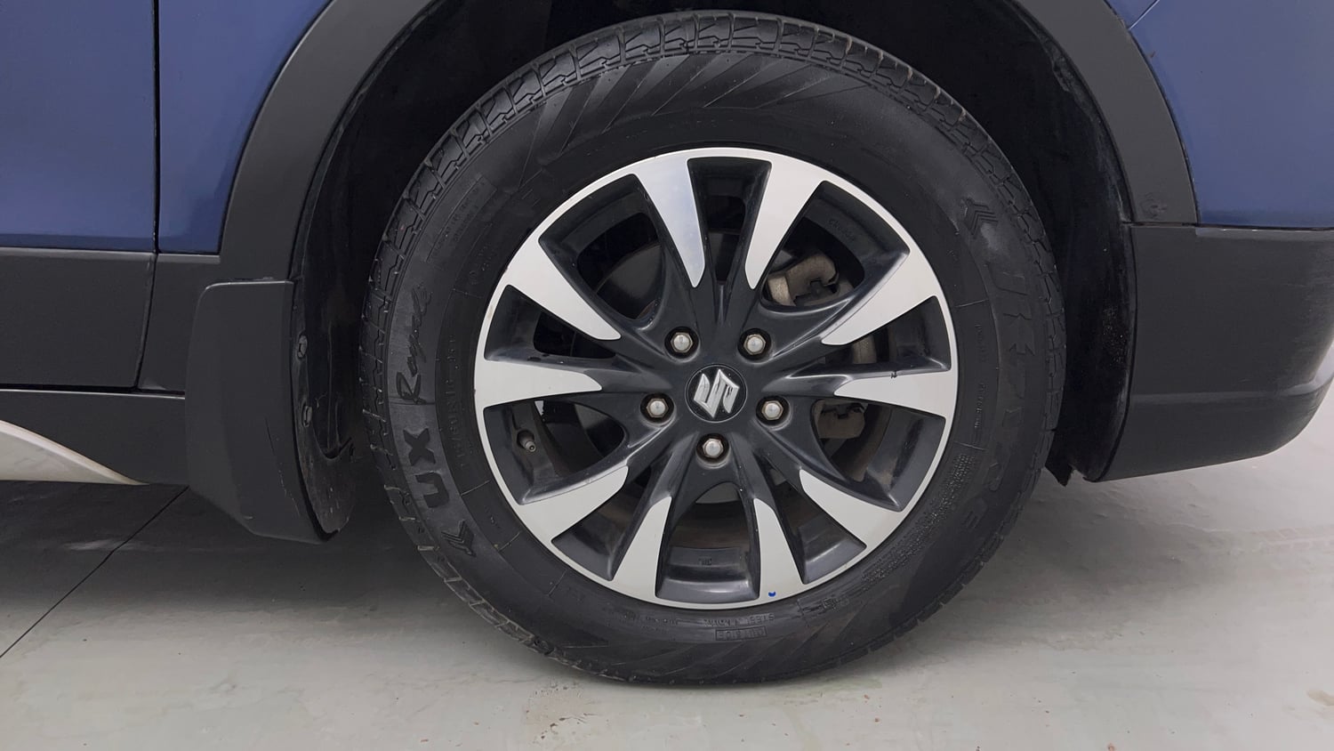Used 2017 Maruti Suzuki S-Cross Alpha 1.3 Diesel Manual tyres RIGHT FRONT TYRE RIM VIEW