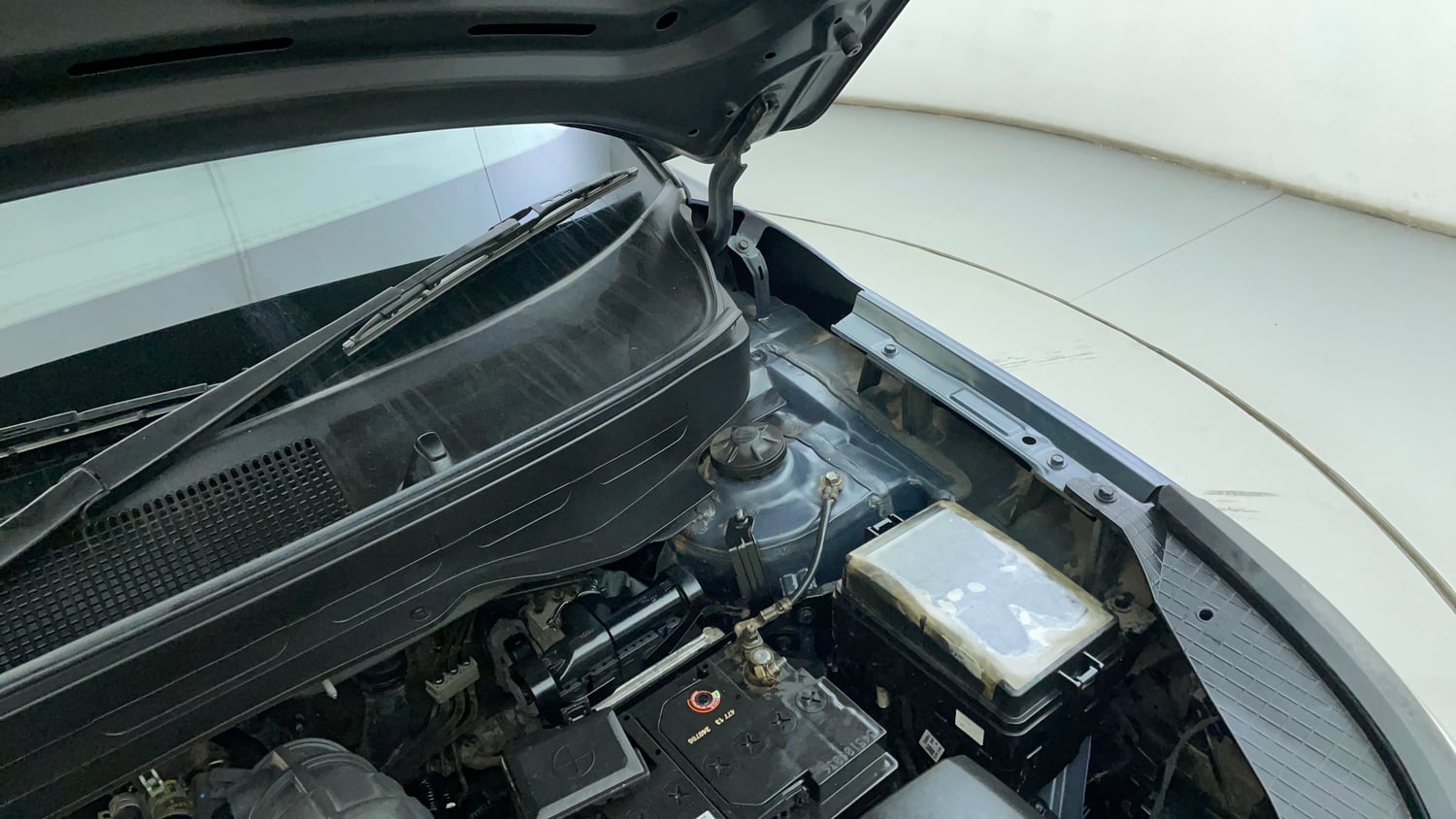 Used 2019 Hyundai Venue SX Plus 1.0 Turbo DCT Petrol Automatic engine ENGINE LEFT SIDE HINGE & APRON VIEW