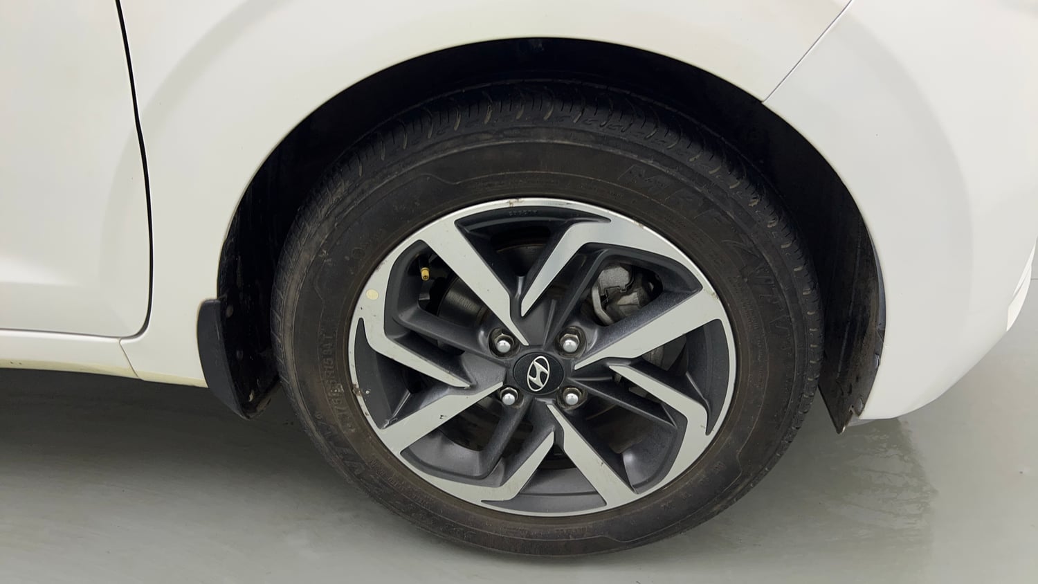Used 2020 Hyundai Grand i10 Nios Asta 1.2 Kappa VTVT Petrol Manual tyres RIGHT FRONT TYRE RIM VIEW