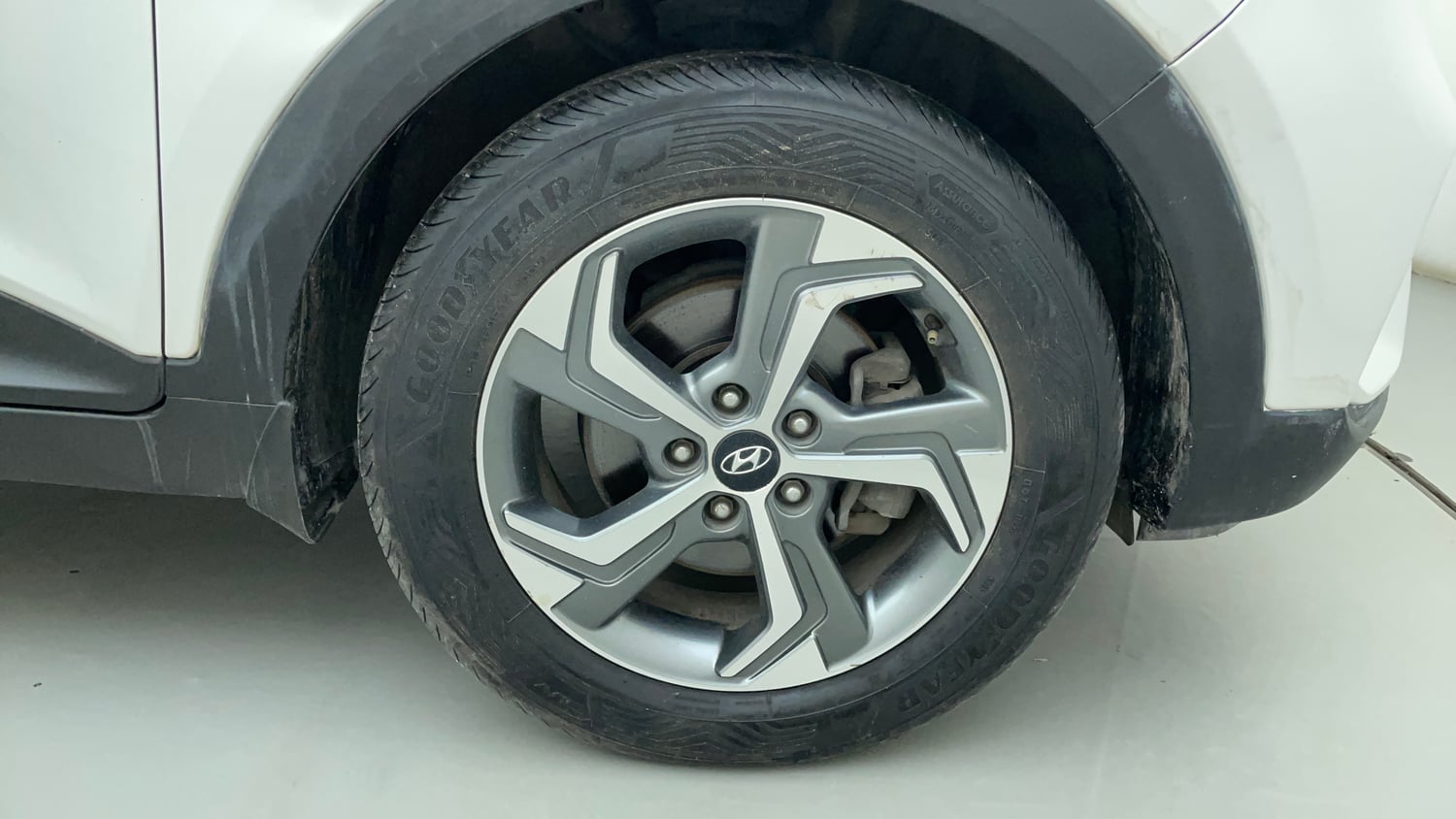 Used 2018 Hyundai Creta SX 1.6 AT Petrol Petrol Automatic tyres RIGHT FRONT TYRE RIM VIEW
