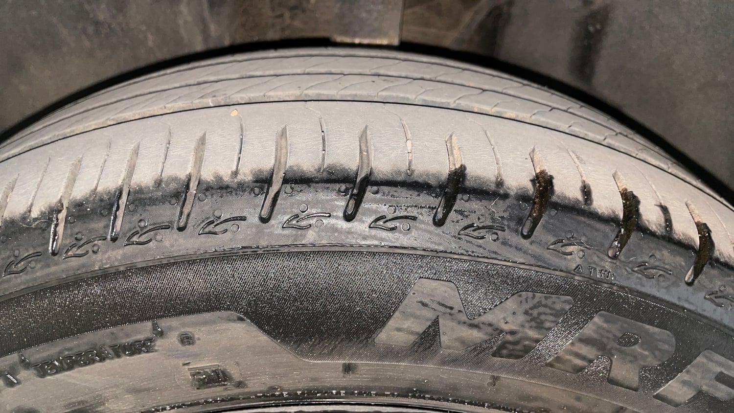 Used 2023 Tata Altroz XZA Plus (S) Dark Edition Petrol Automatic tyres LEFT FRONT TYRE TREAD VIEW