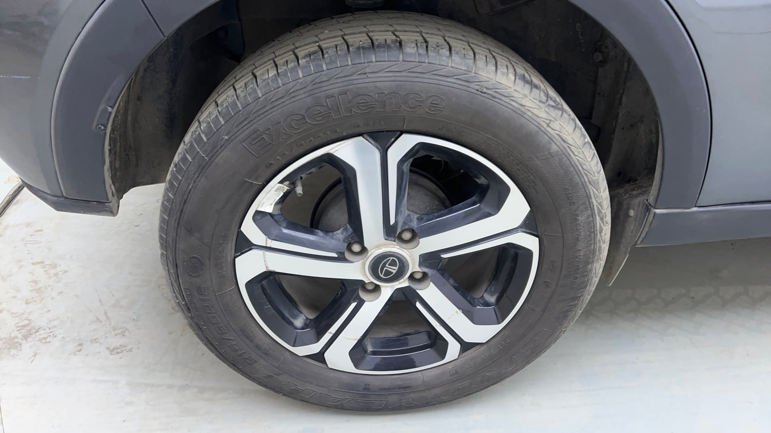 Used 2023 Tata Nexon XZ Plus Diesel Diesel Manual tyres RIGHT REAR TYRE RIM VIEW