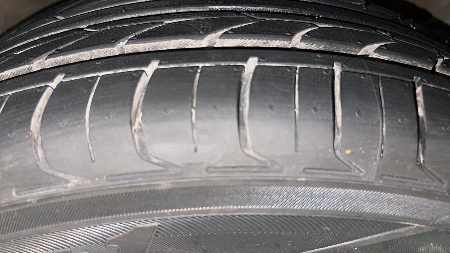 Used 2021 Kia Seltos GTX Plus AT 1.5 Diesel Diesel Automatic tyres RIGHT FRONT TYRE TREAD VIEW