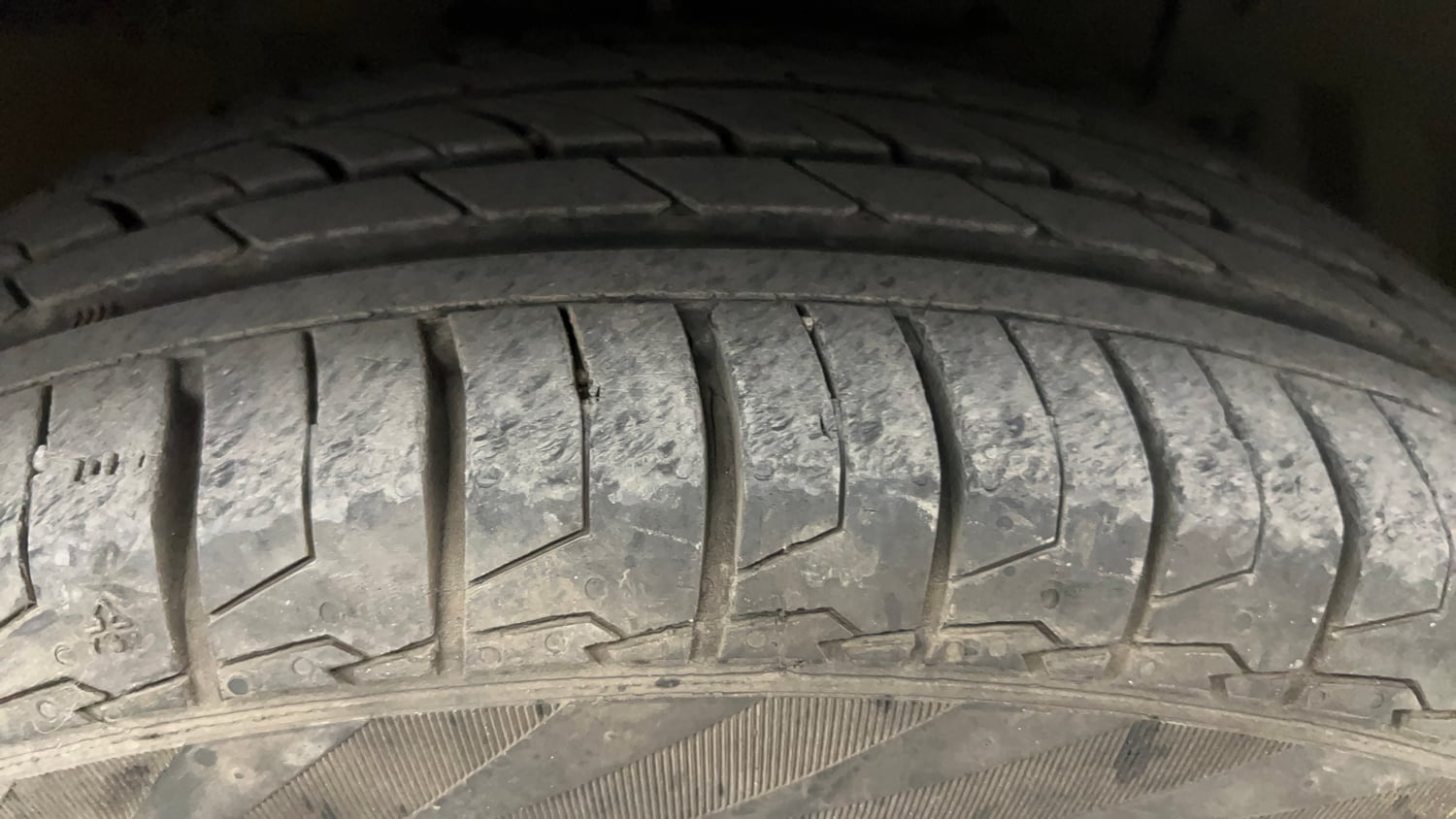 Used 2016 Maruti Suzuki Ciaz ZXI+ AT Petrol Automatic tyres RIGHT FRONT TYRE TREAD VIEW