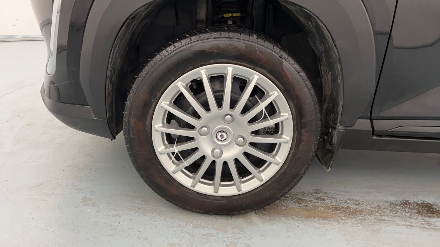 Used 2024 Nissan Magnite XL Petrol Manual tyres LEFT FRONT TYRE RIM VIEW